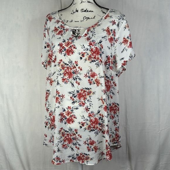 Torrid Top Womens 1X White Red Floral Tunic‎ Blouse  Keyhole Neck Cap Sleeve - Picture 1 of 12